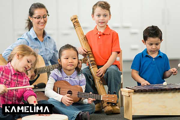 یادگیری کودکان را با ثبت نام آن‌ها در کلاس موسیقی یا هنر افزایش دهید.