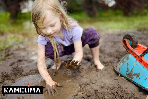بازی با گل و خاک ، بچه ها را خوشحال می کند