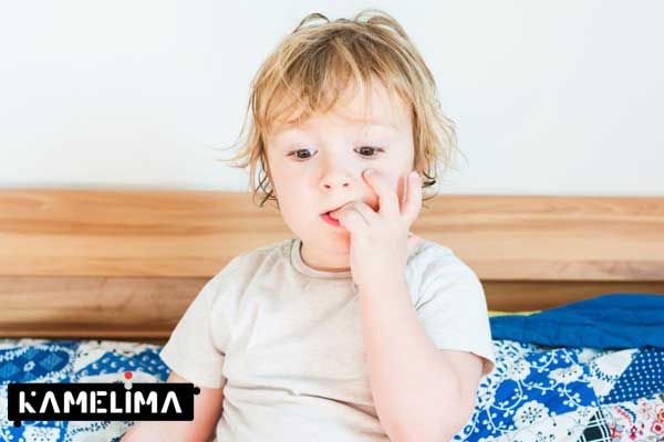 چگونه مانع ناخن خوردن کودک خود شویم؟
